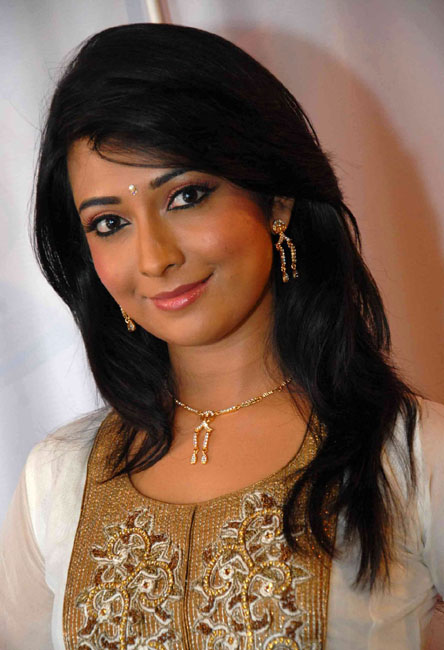 Radhika Pandit  Height, Weight, Age, Stats, Wiki and More